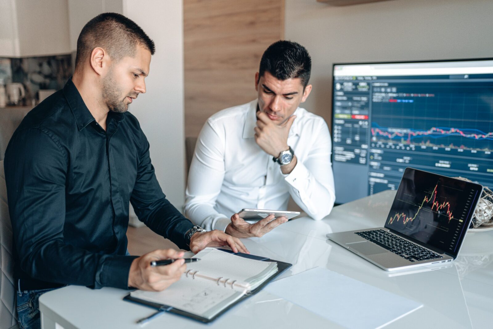 Outsourced vs in house seo consultation